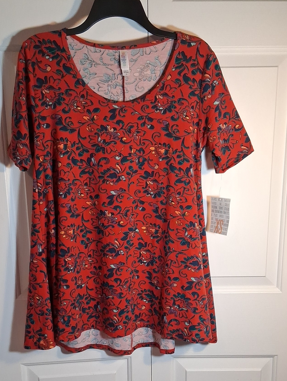 LuLaRoe Scoop Neck Short Sleeve Tee/ Tunic in Red Floral